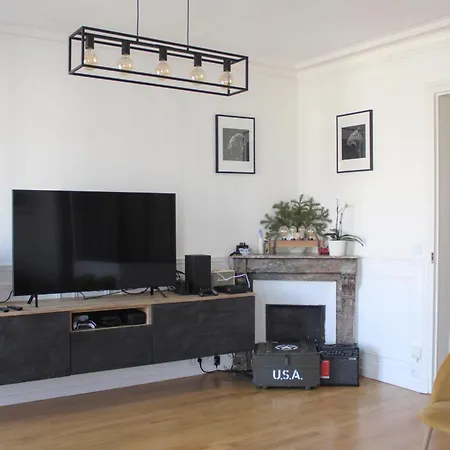 Cozy 56 M Near Batignolles Apartmán *